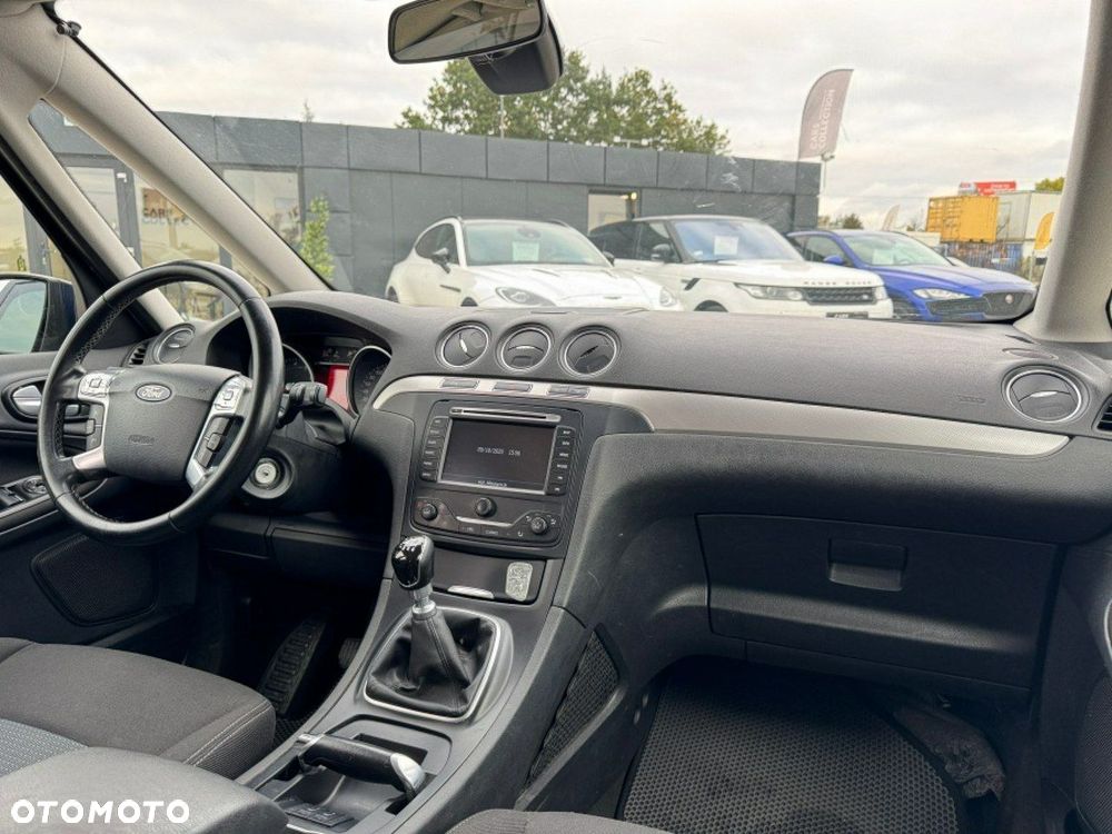 Ford Galaxy - 13