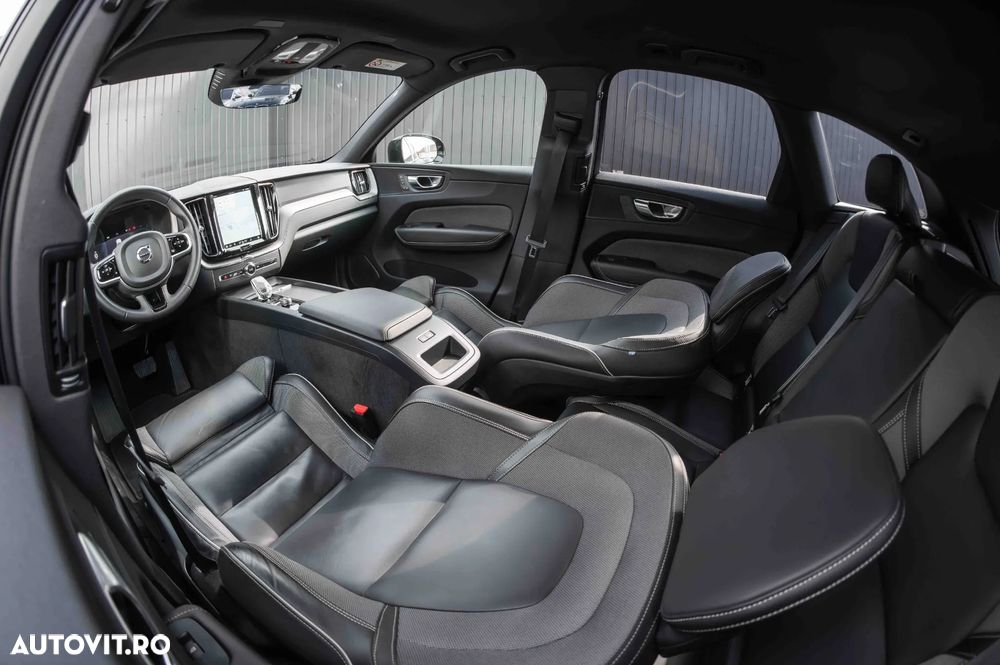 Volvo XC 60 B4 MHEV AT AWD Plus Dark - 6