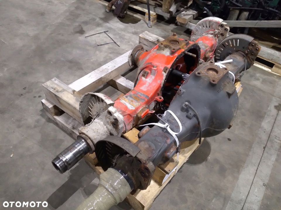 Obudowa mostu VOLVO 6x4 8x4 RTS2370A Przelotowa - 2