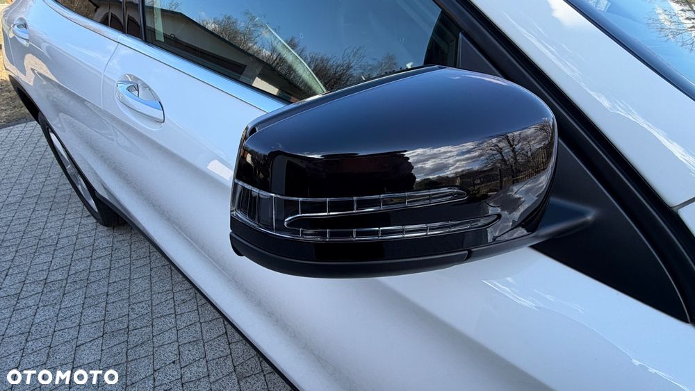 Mercedes-Benz GLA - 9