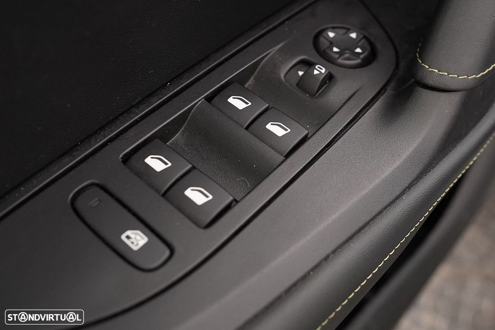 Peugeot e-2008 50 kWh GT - 19