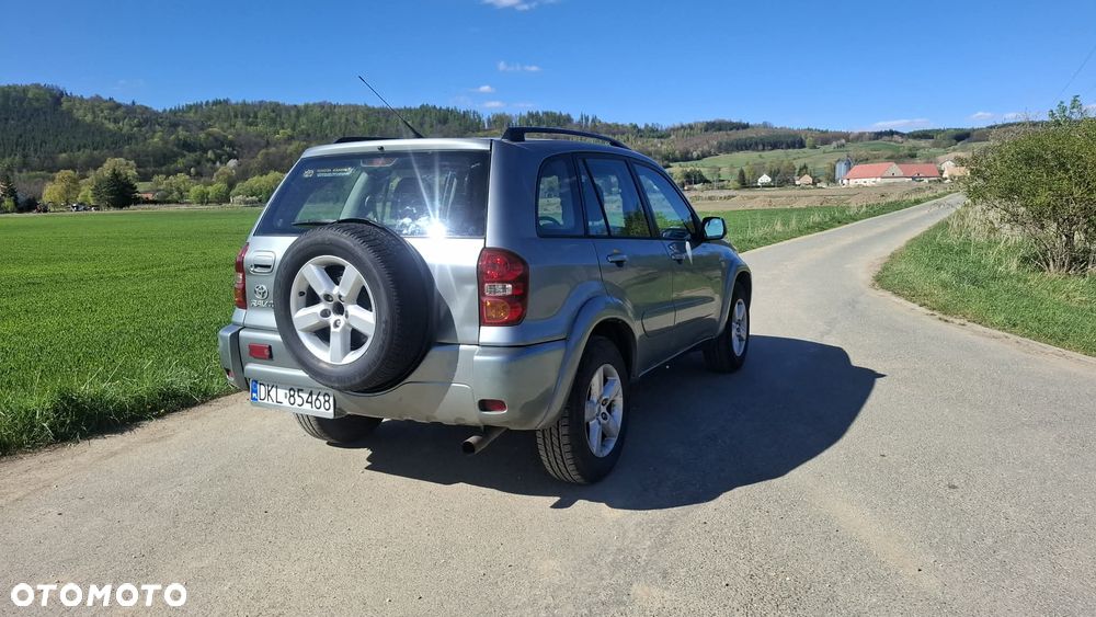 Toyota RAV4 2.0 D-4D 4x4 - 5