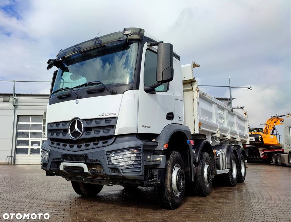 Mercedes-Benz Arocs 3243 - 1