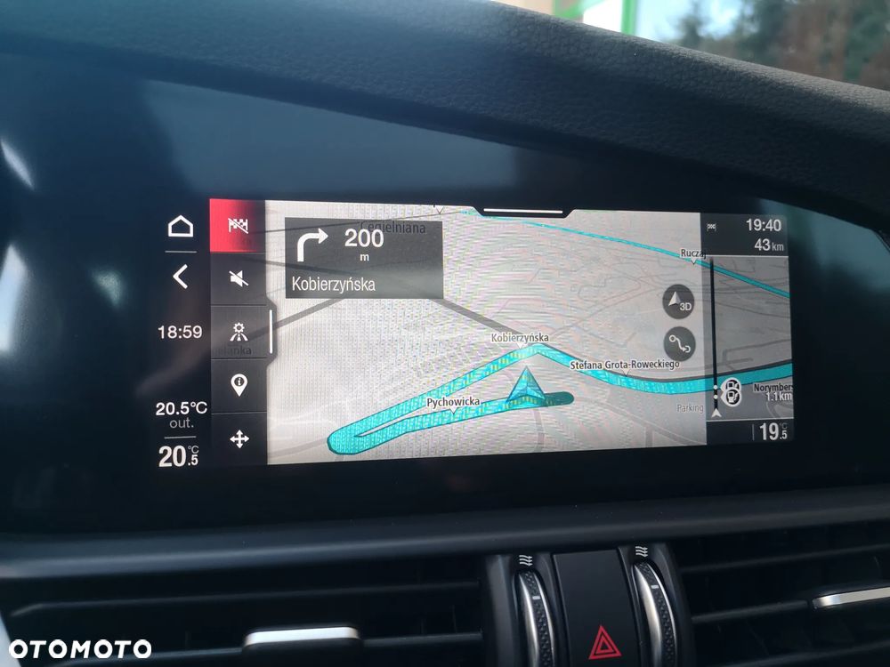 Alfa Romeo Giulia 2.0 Turbo 16V AT8-Q4 Ti - 18