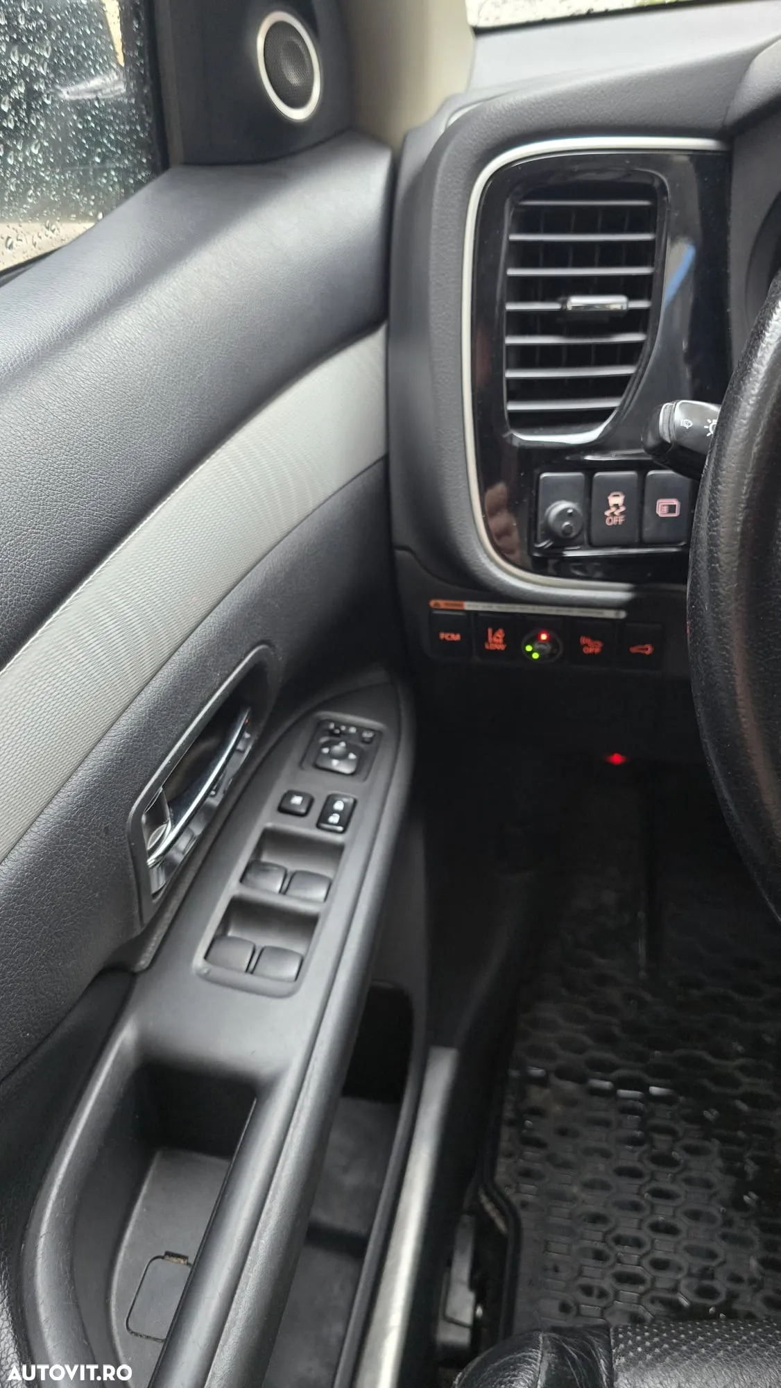 Mitsubishi Outlander 2.0 4WD Plug-In Hybrid Top - 9