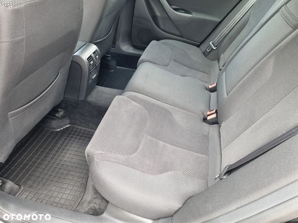 Volkswagen Passat 1.6 TDI DPF BlueMot Comfortline - 21