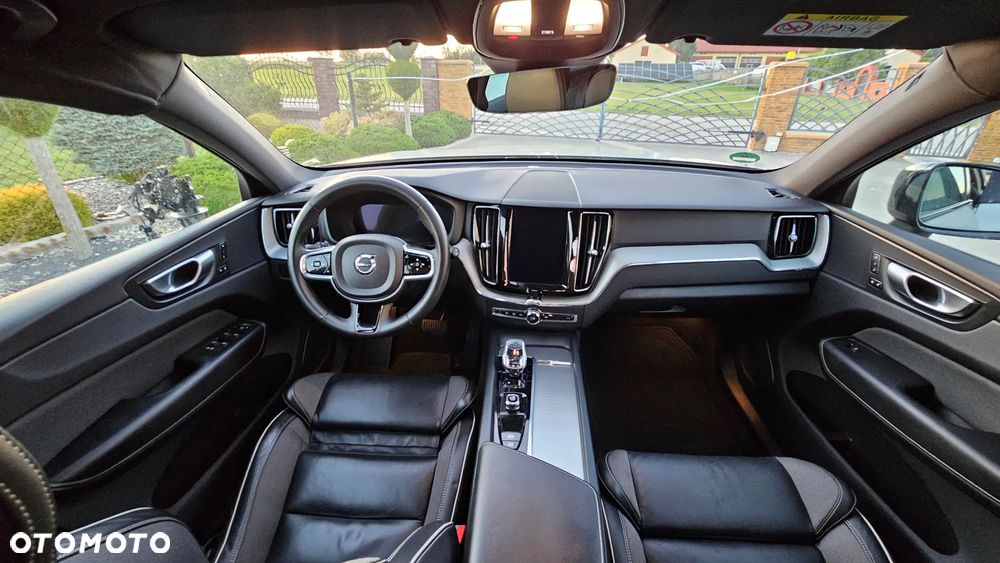 Volvo XC 60 B4 D AWD Plus Dark - 16