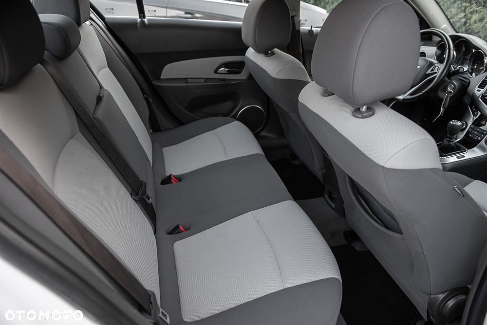 Chevrolet Cruze 1.8 LS - 27