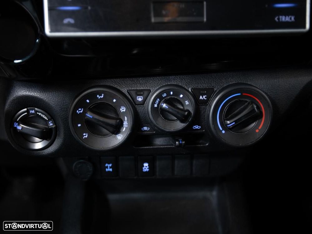 Toyota Hilux 2.4 D-4D 4WD CD - 13