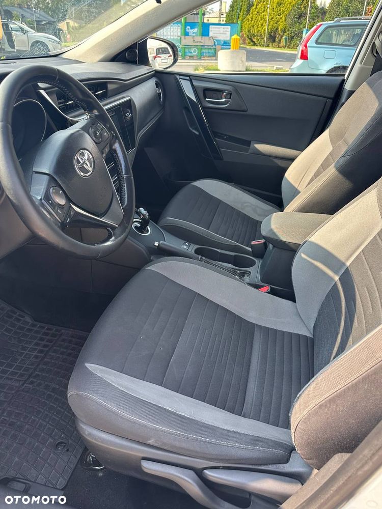 Toyota Auris 1.8 Executive - 7