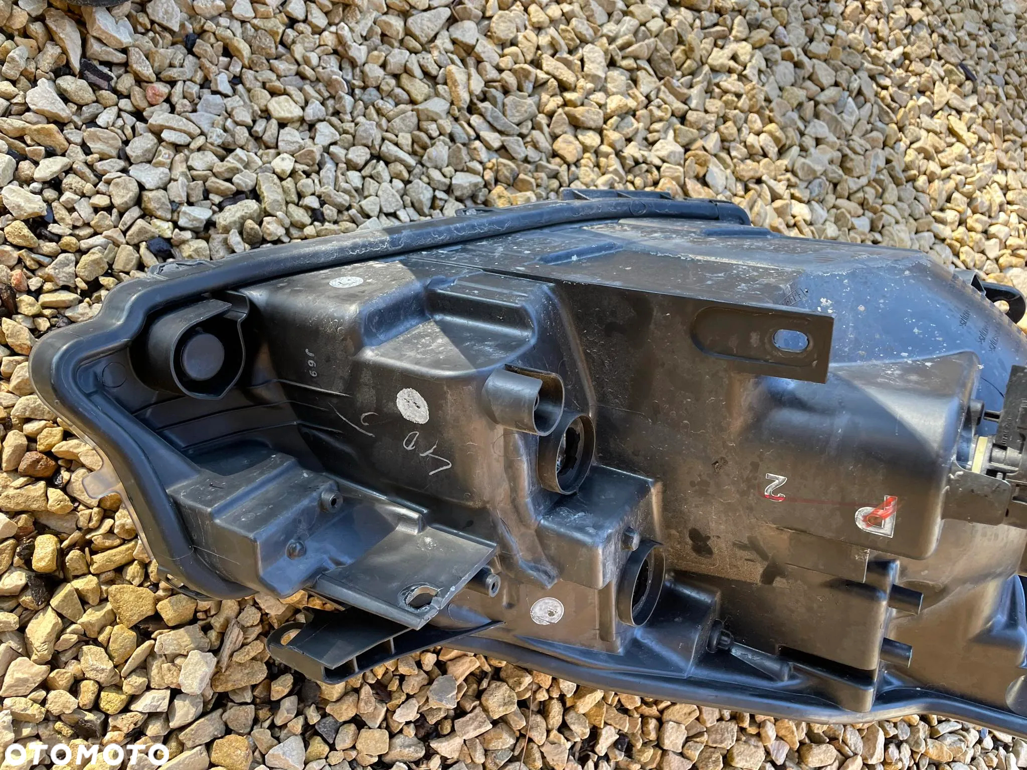 Lampa przednia lewa Toyota Yaris III lift - 2