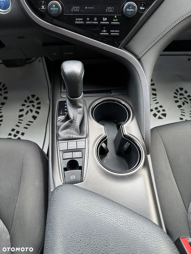 Toyota Camry 2.5 Hybrid Comfort CVT - 12