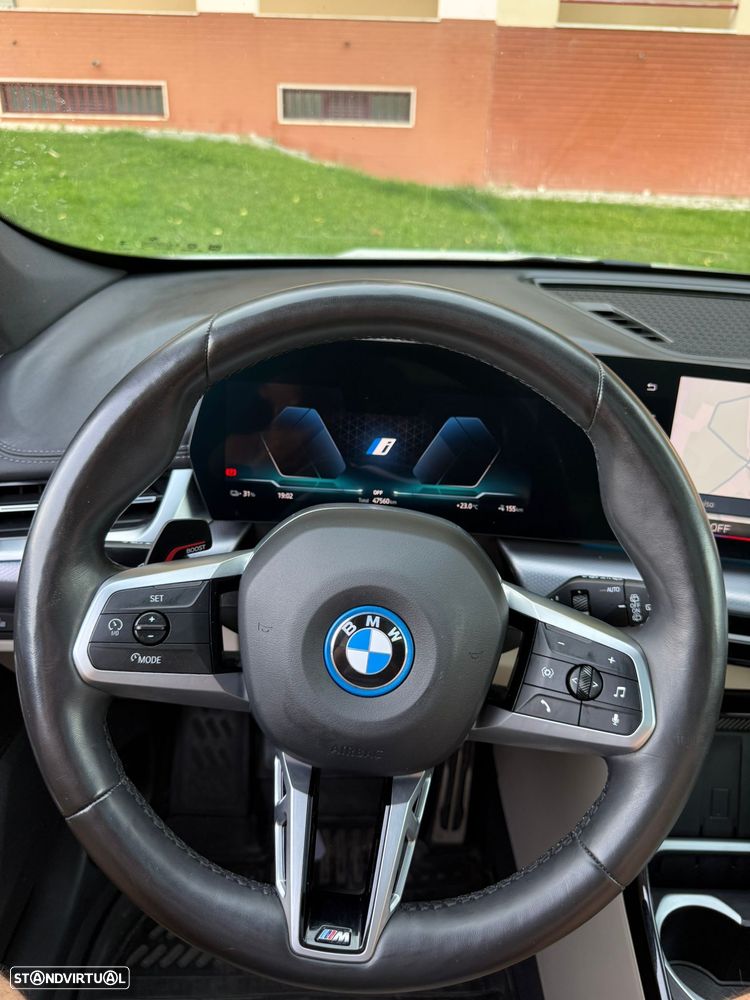 BMW iX1 eDrive20 Pack Desportivo M - 13