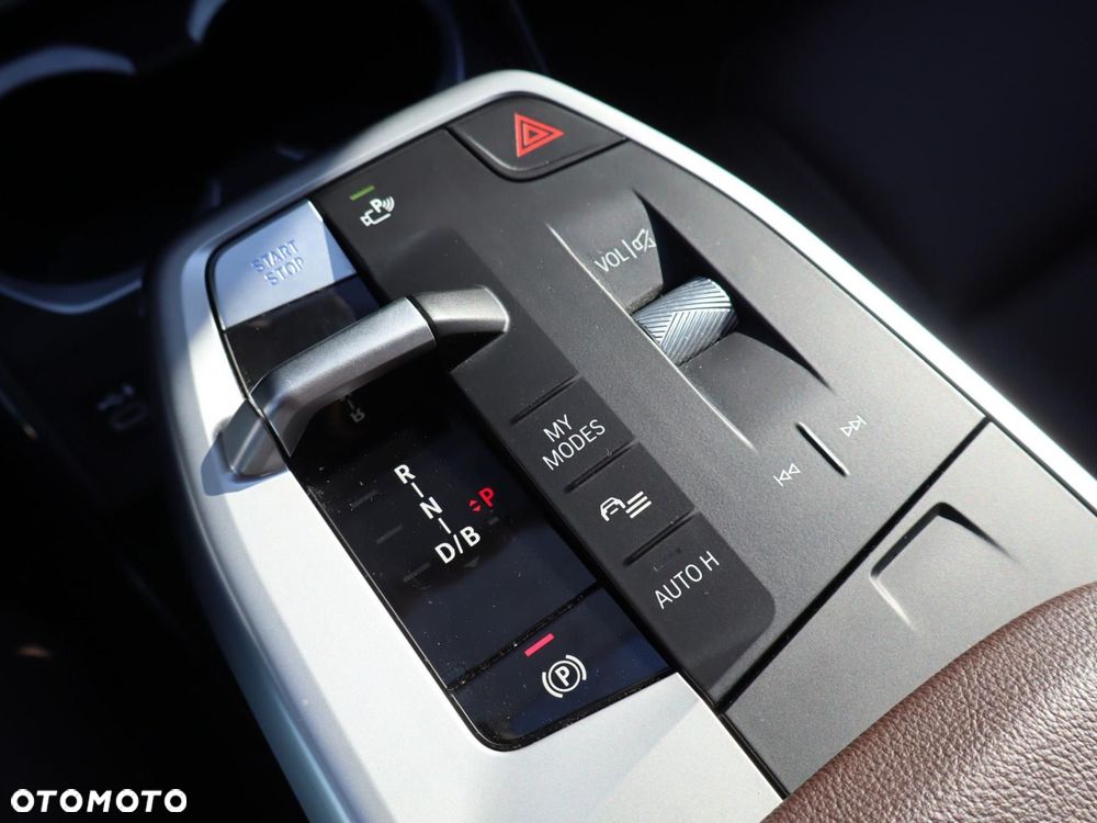 BMW iX1 xDrive30 66.5kWh M Sport - 14