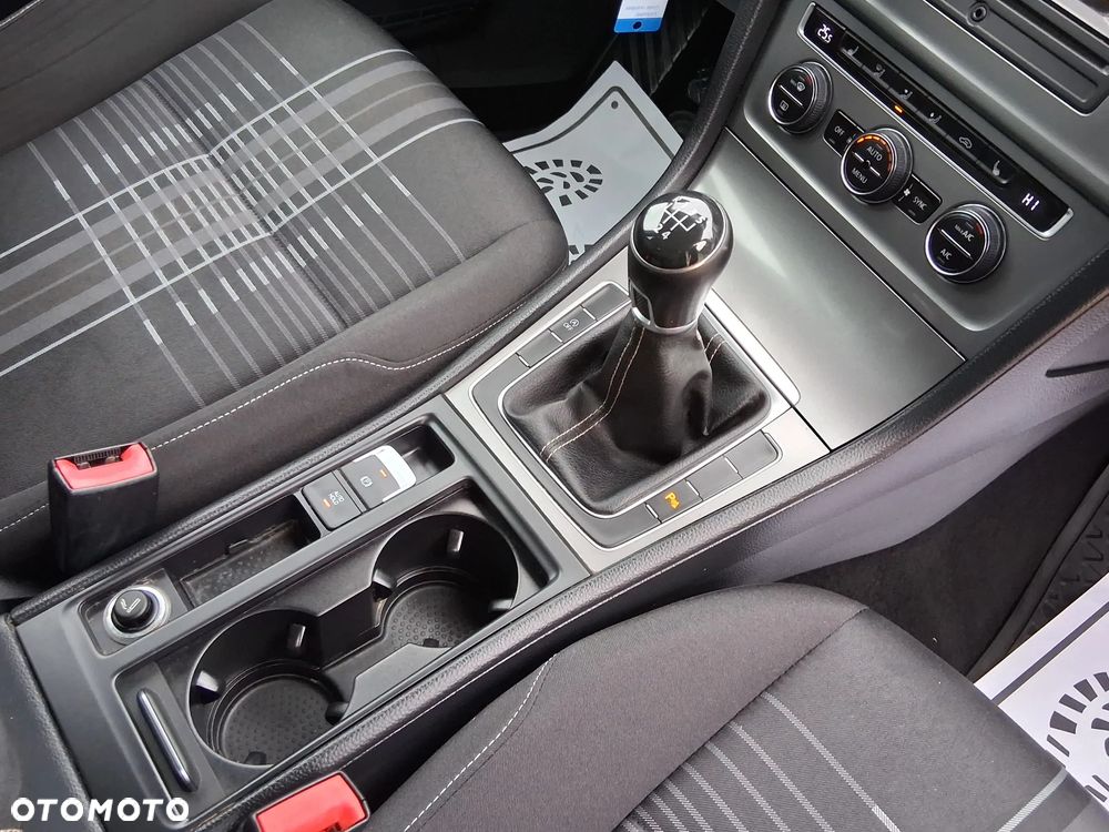 Volkswagen Golf - 16