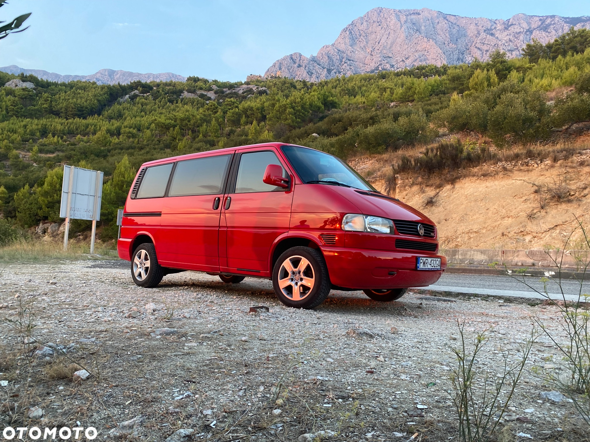Volkswagen Caravelle - 9