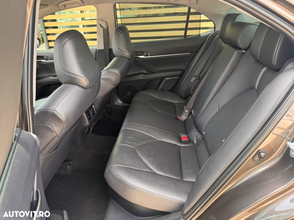 Toyota Camry 2.5 Exclusive - 11