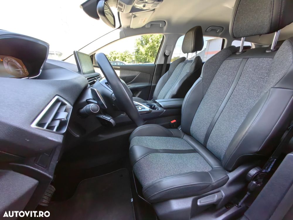 Peugeot 5008 PureTech 130 Stop & Start GPF EAT8 Allure Business-Paket - 17