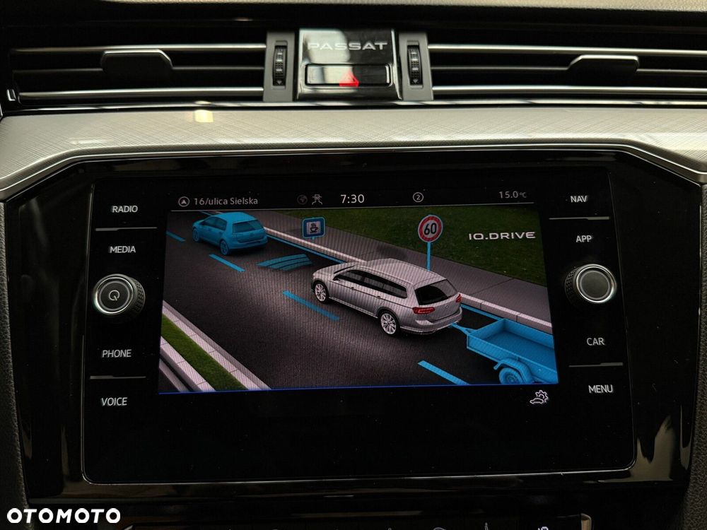 Volkswagen Passat 2.0 TDI Business DSG - 35