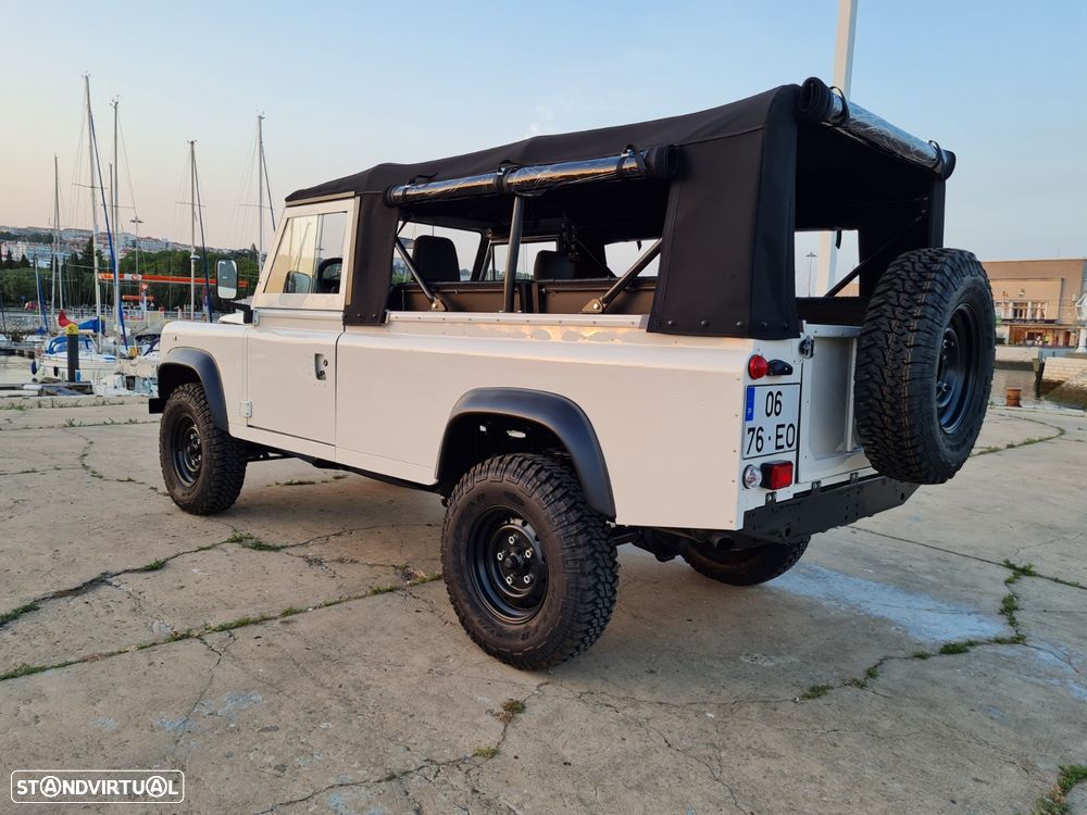 Land Rover Defender - 15