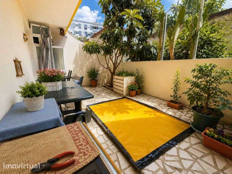 Apartamento T2 na Arrentela, Seixal para Remodelar - Grande imagem: 2/12