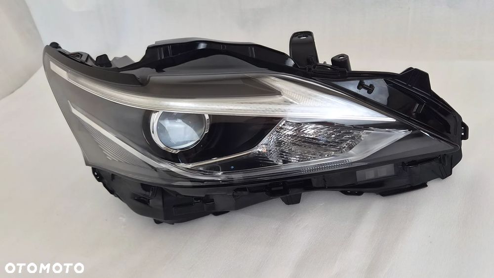 LAMPA PRAWA PRZÓD LEXUS CT 200H F-SPORT LIFT 2018- - 2