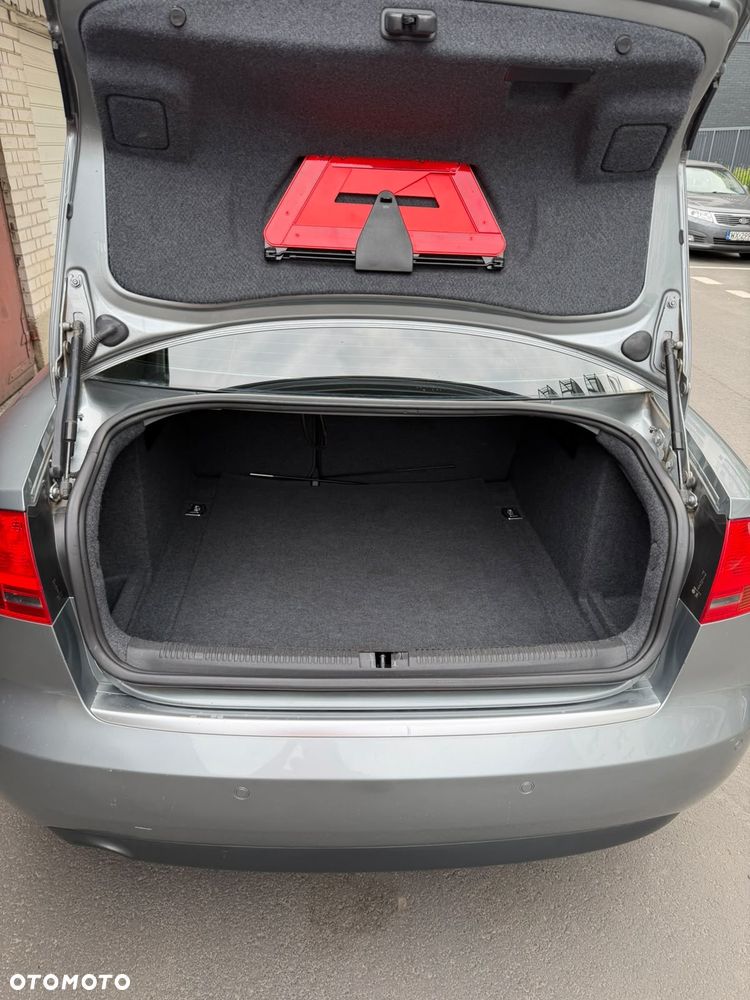 Audi A4 Limousine 1.6 - 5