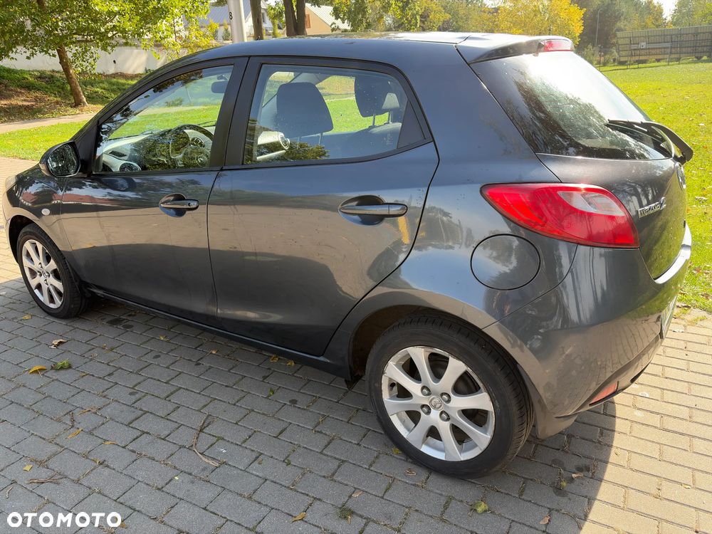 Mazda 2 2010 photo 4