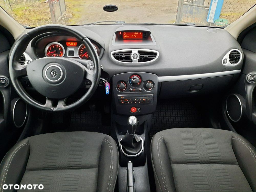 Renault Clio - 10