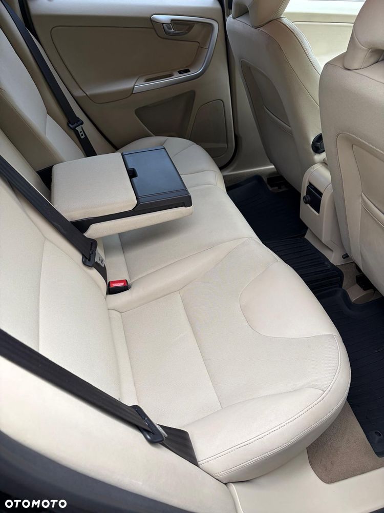 Volvo XC 60 D3 Momentum - 4