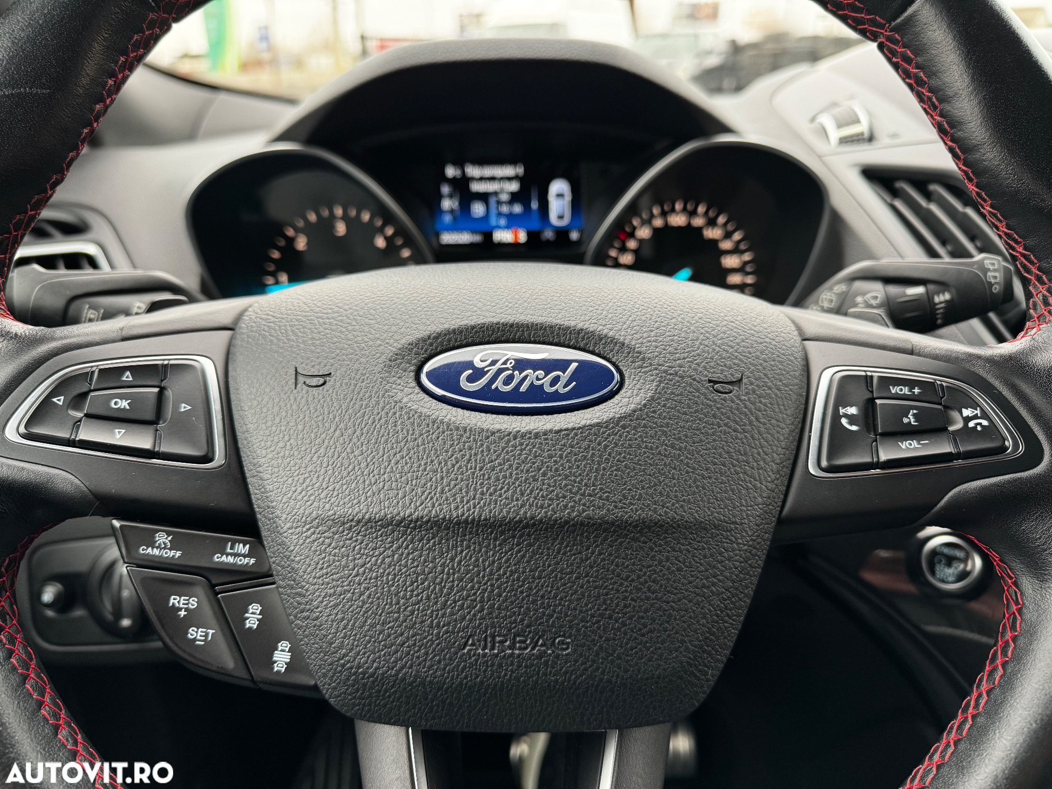 Ford Kuga 2.0 TDCi 4x4 Aut. ST-Line - 36
