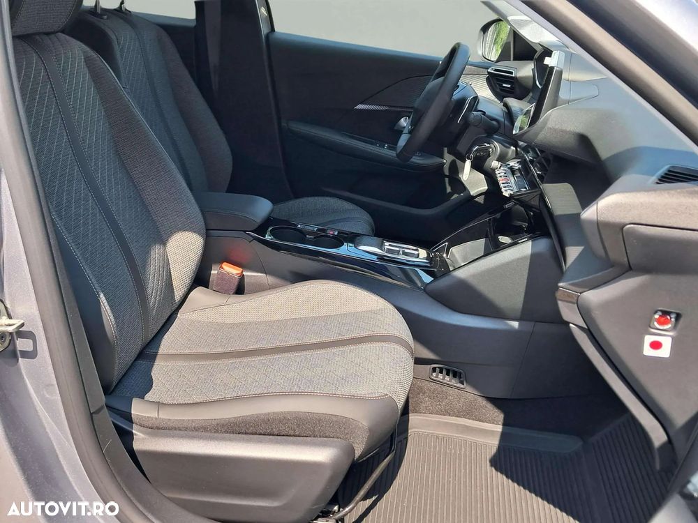 Peugeot 208 - 13