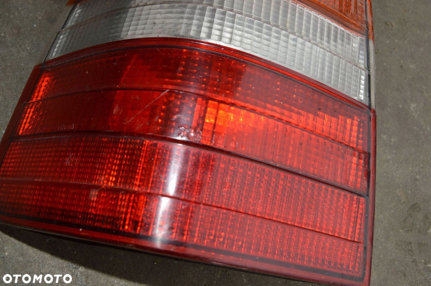 LAMPA LEWY TYŁ Mercedes-Benz E W124 S124 T-MODEL KOMBI - 2