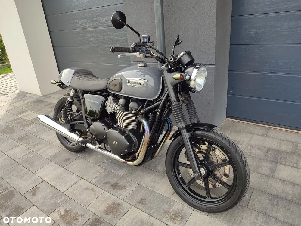 Triumph Bonneville - 2