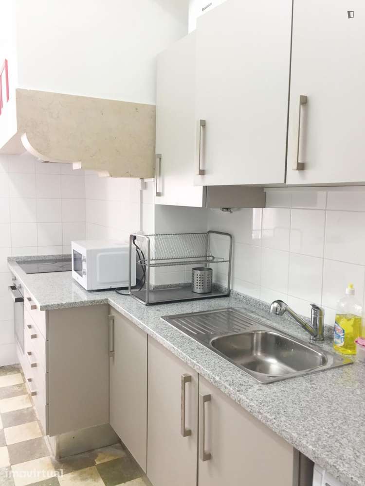 Quarto - localizado em São Sebastião Lisbon - Grande imagem: 5/15