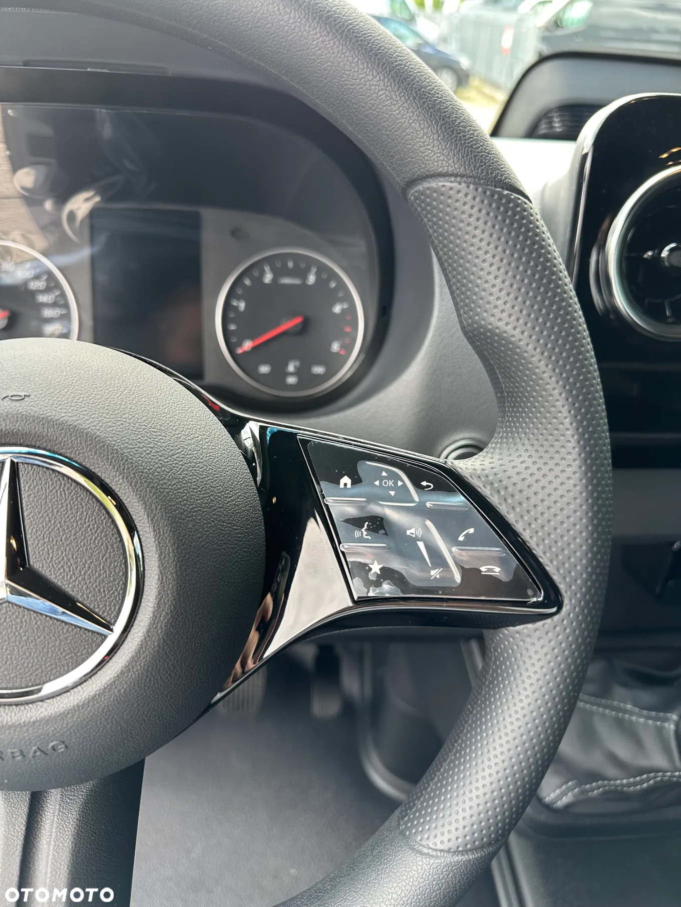 Mercedes-Benz Sprinter - 13