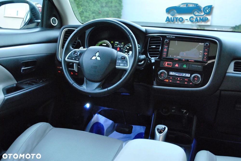 Mitsubishi Outlander Instyle NAVI + - 18