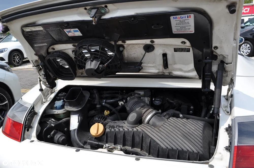 Porsche 911 Carrera - 18