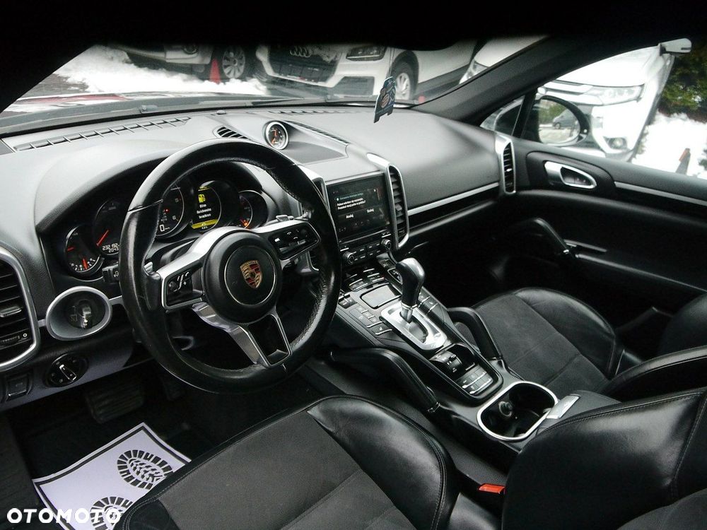 Porsche Cayenne - 24