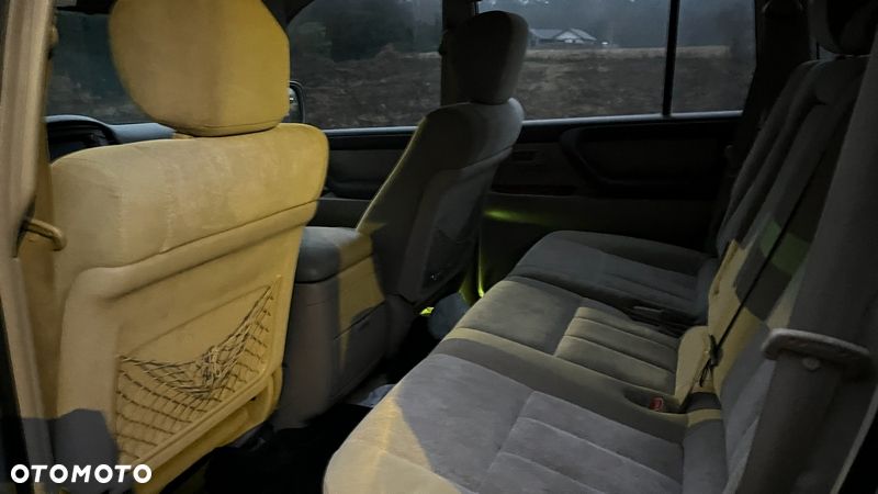 Toyota Land Cruiser - 4