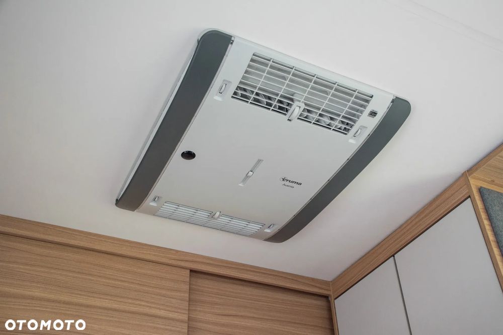 Dethleffs 730FKR Camper - 18