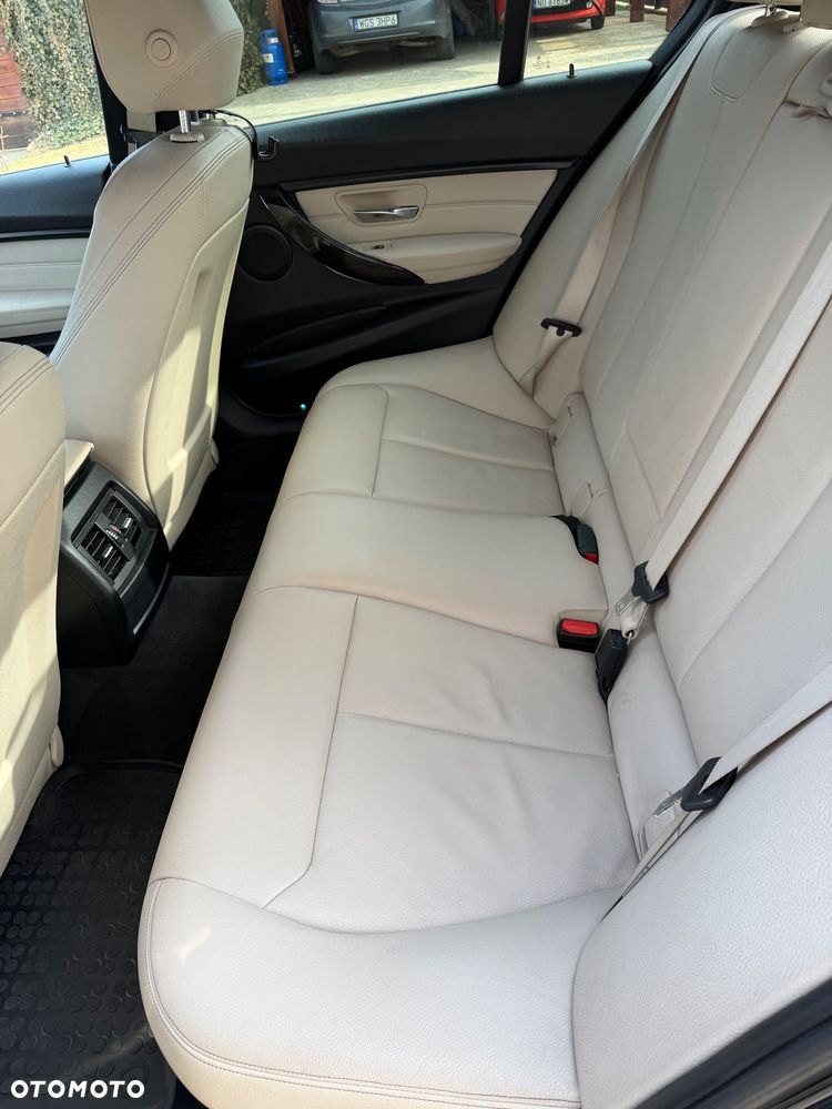 BMW Seria 3 328i xDrive Sport Line - 12