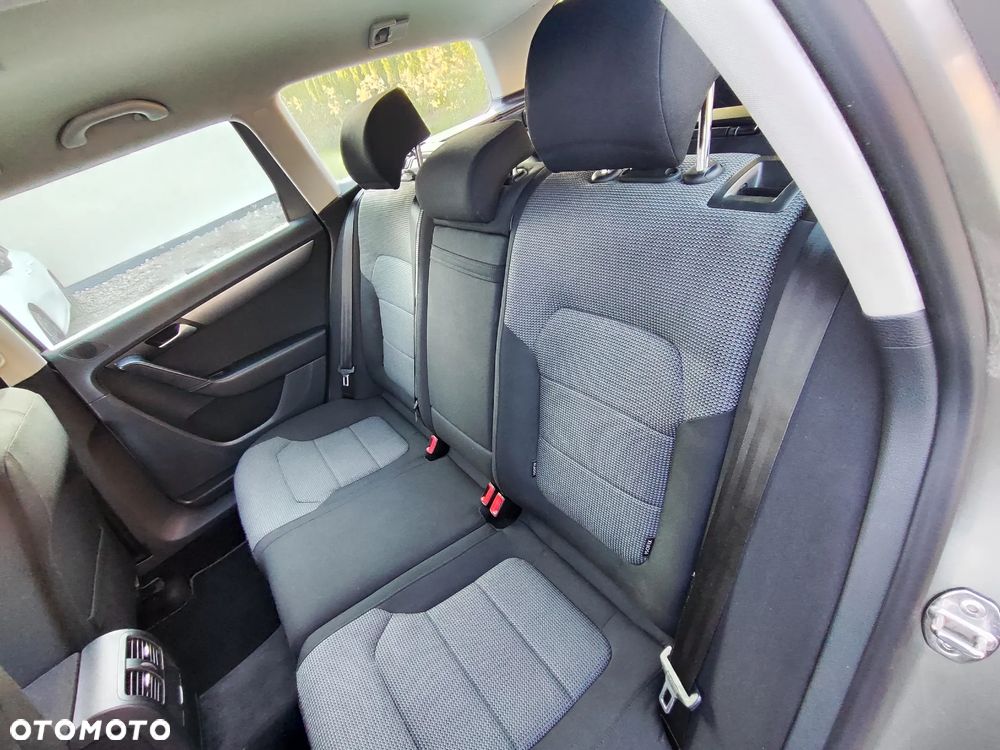 Volkswagen Passat - 15