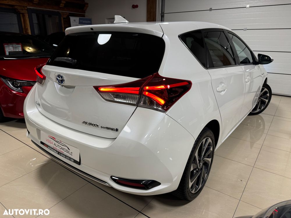Toyota Auris 1.8 VVT-i Hybrid Automatik Touring Sports Team Deutschland - 3