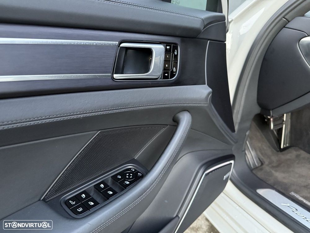 Porsche Panamera Sport Turismo 4 E-Hybrid - 13