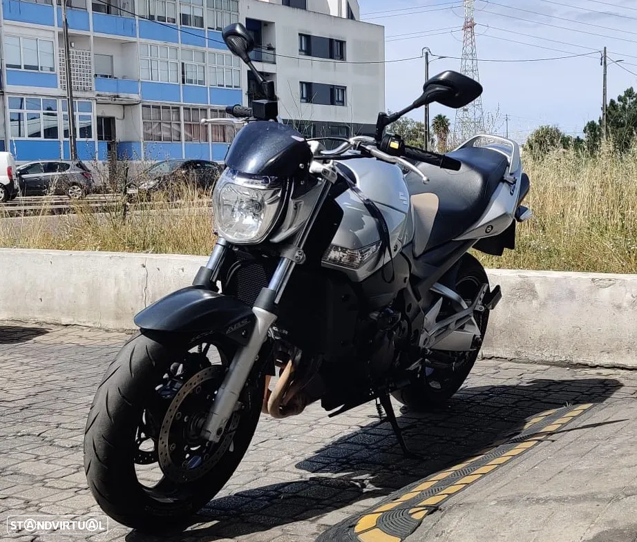 Suzuki GSR 600 - 7
