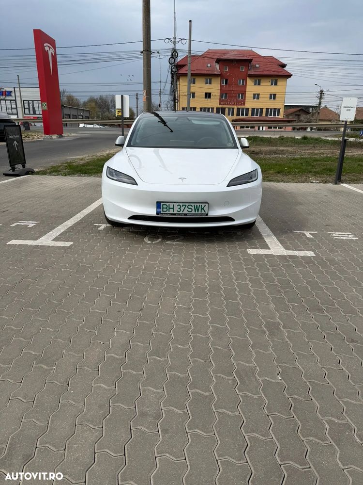 Tesla Model 3 - 1