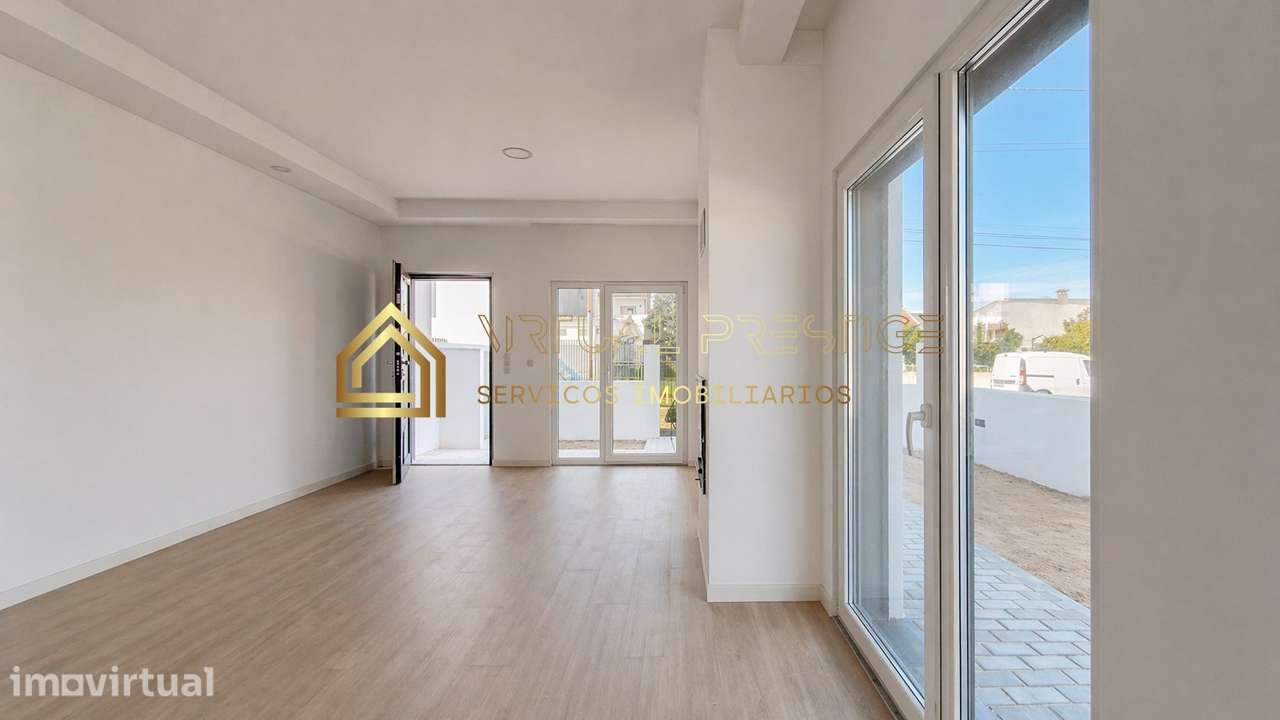 Moradia Triplex Gaveto T4 2 Suites Churrasqueira Jardim Nova Fernão... - Grande imagem: 3/26