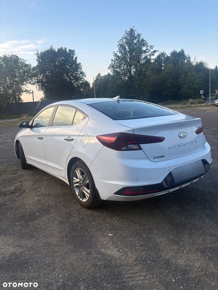 Hyundai Elantra 1.6 Comfort - 4
