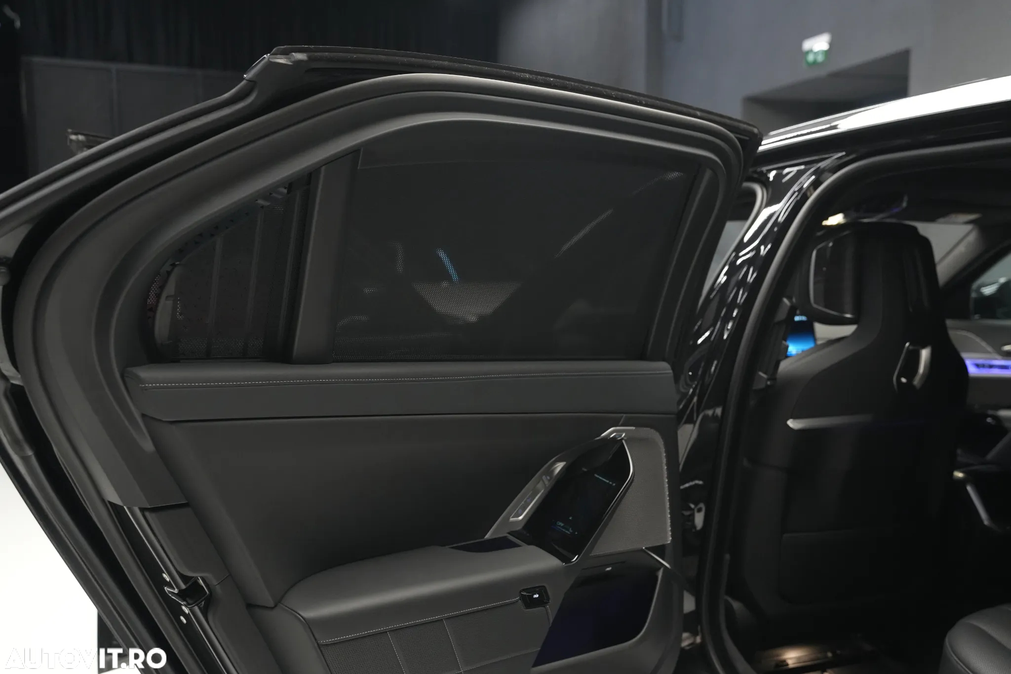 BMW Seria 7 740d xDrive MHEV - 26